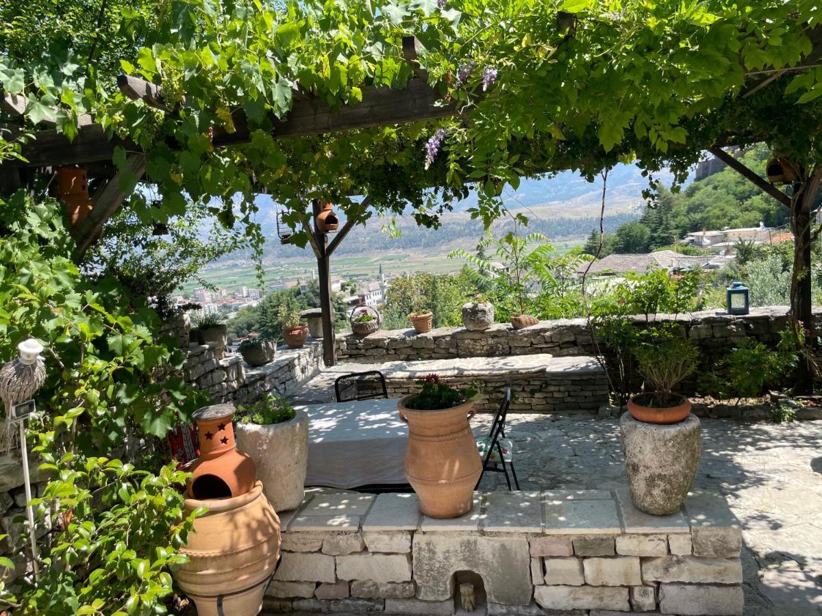 Konaku Guest House Gjirokaster Bagian luar foto