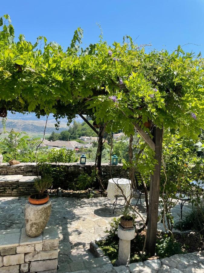 Konaku Guest House Gjirokaster Bagian luar foto