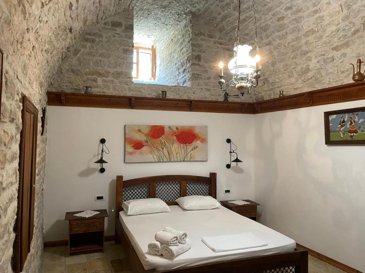 Konaku Guest House Gjirokaster Bagian luar foto