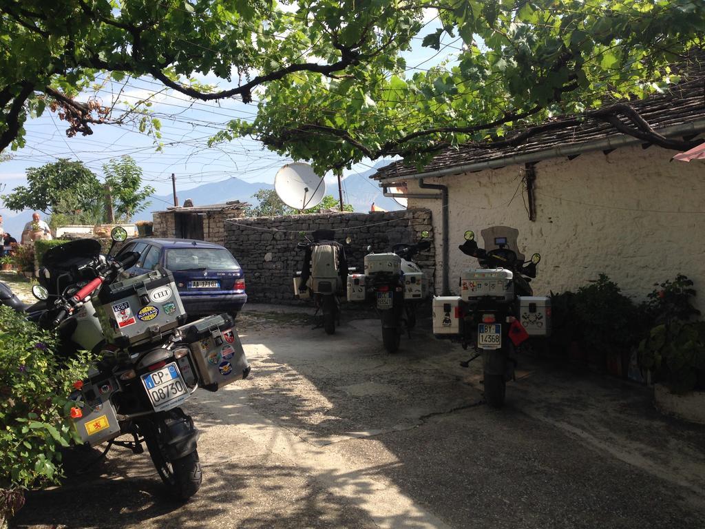 Konaku Guest House Gjirokaster Bagian luar foto