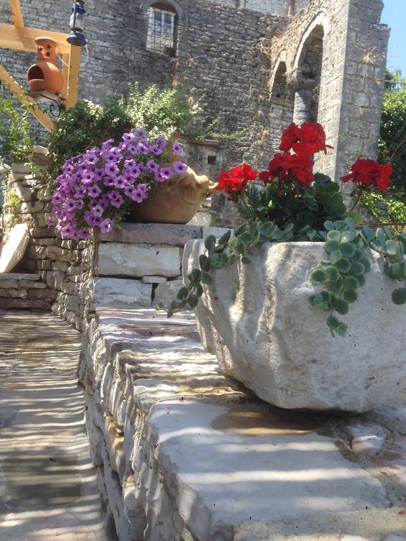 Konaku Guest House Gjirokaster Bagian luar foto
