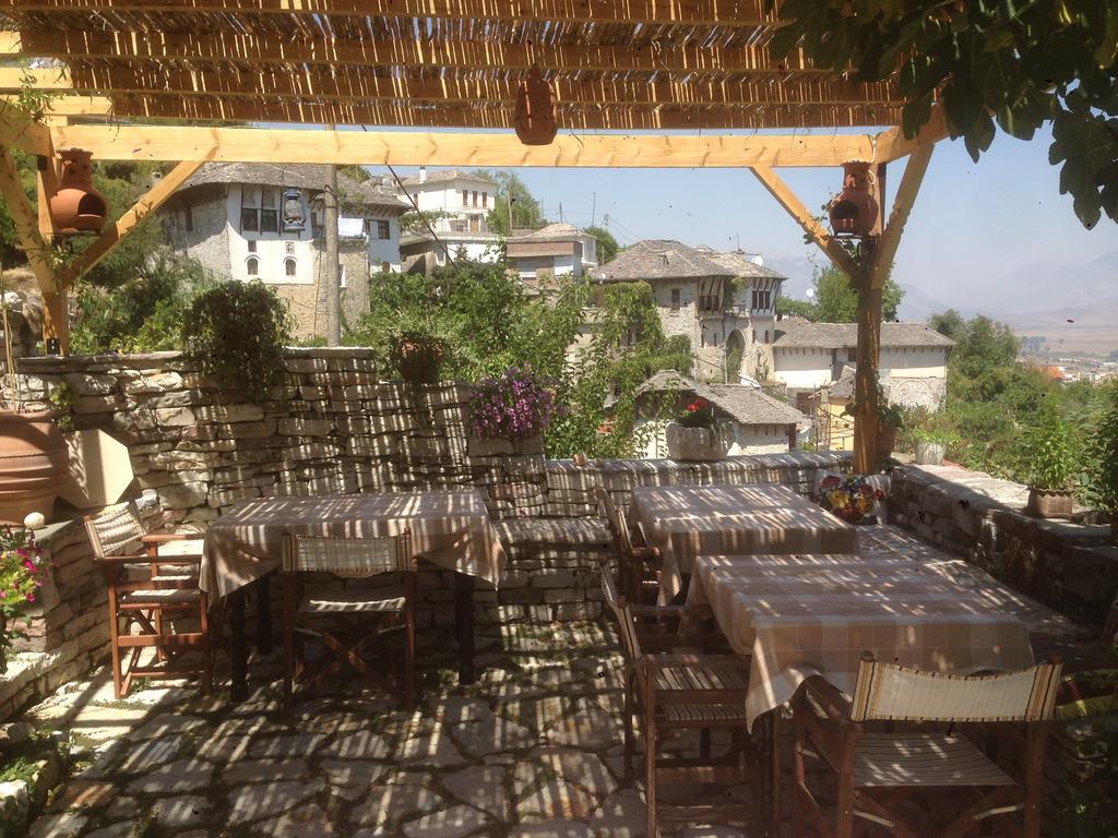 Konaku Guest House Gjirokaster Bagian luar foto