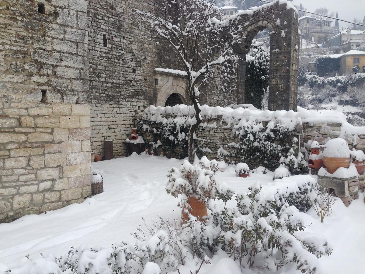 Konaku Guest House Gjirokaster Bagian luar foto