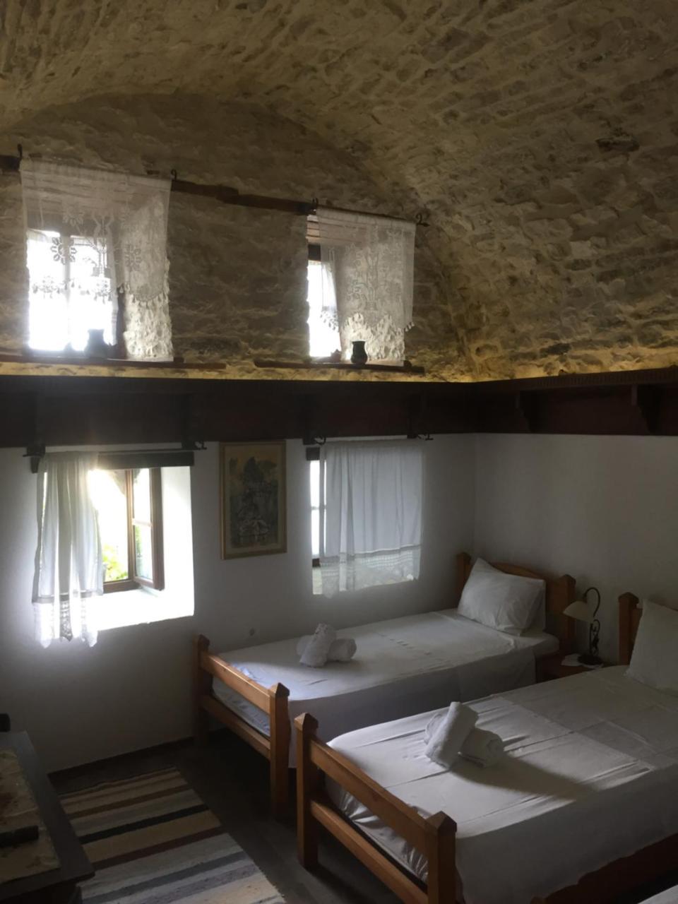 Konaku Guest House Gjirokaster Bagian luar foto