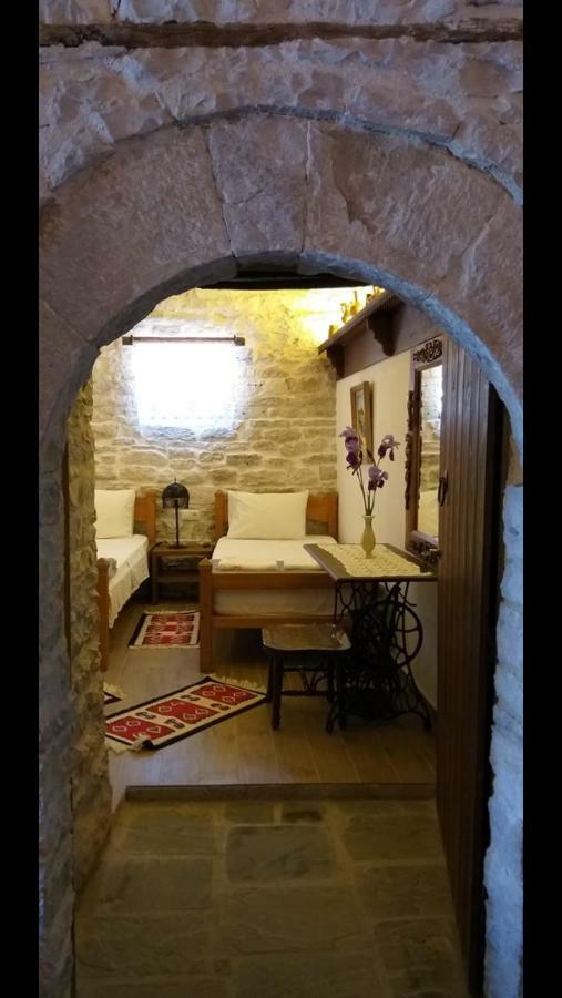 Konaku Guest House Gjirokaster Bagian luar foto