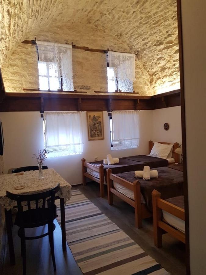 Konaku Guest House Gjirokaster Bagian luar foto