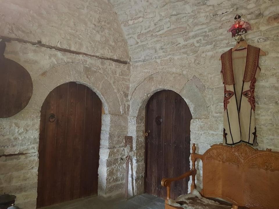 Konaku Guest House Gjirokaster Bagian luar foto