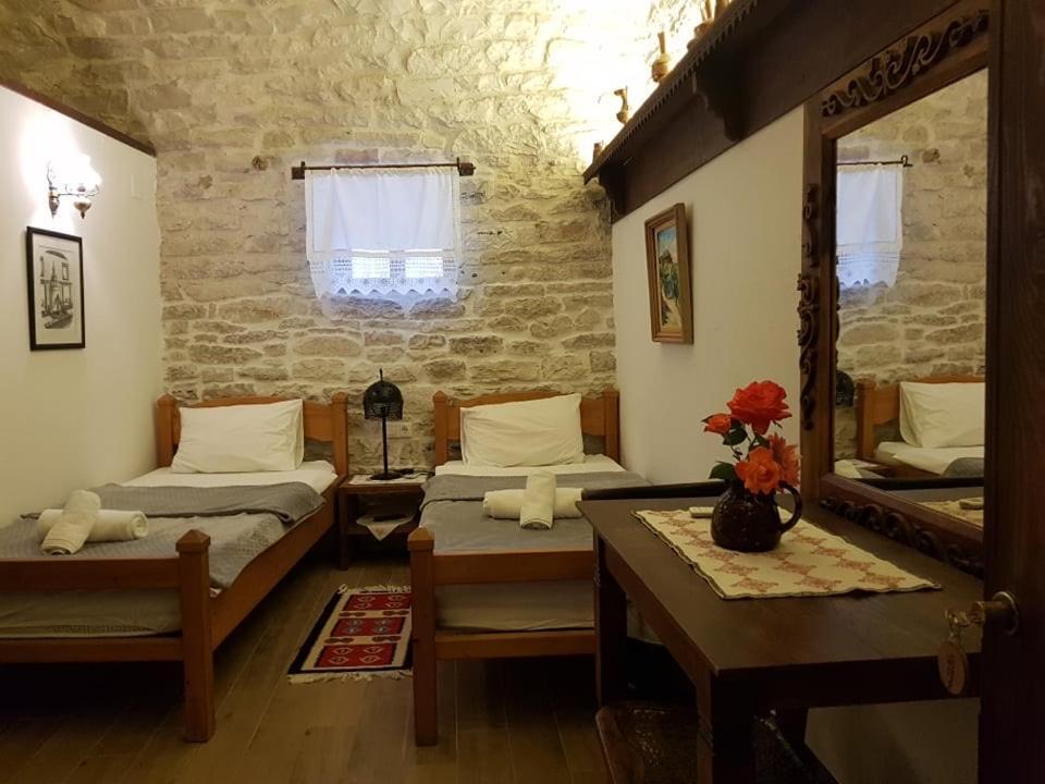 Konaku Guest House Gjirokaster Bagian luar foto