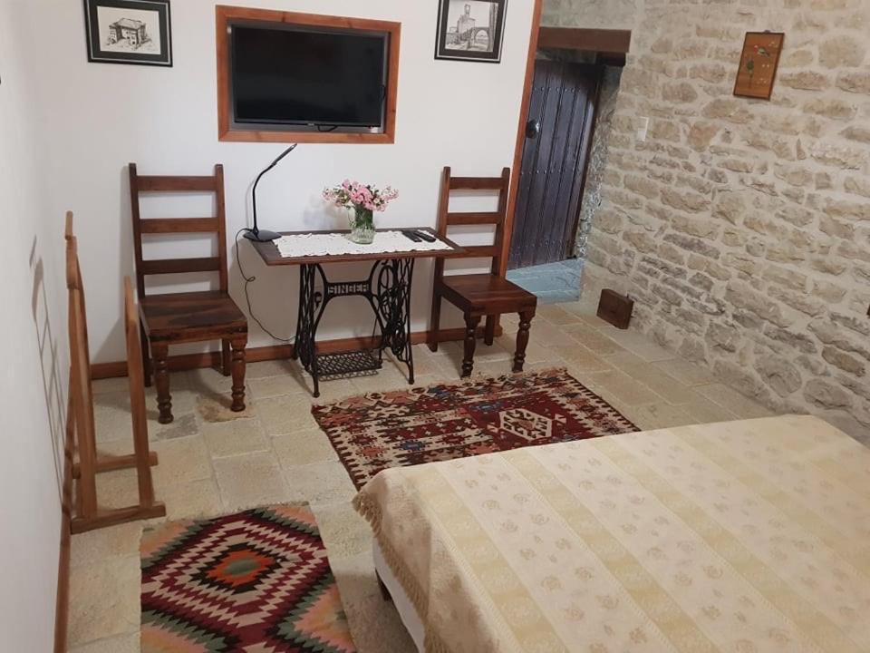 Konaku Guest House Gjirokaster Bagian luar foto